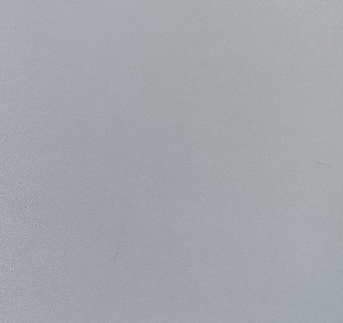 Coloris gris clair de la finition mélamine du lit mezzanine MONTANA 140x190 cm